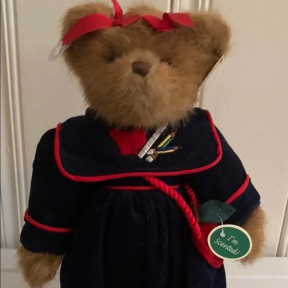 NEW Bearington Collection Addie on stand
